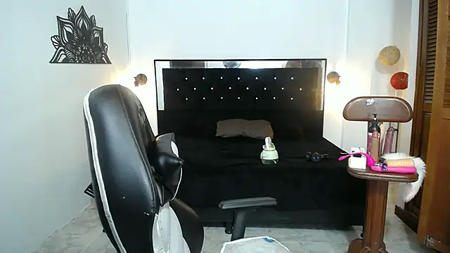 candy hairy online show from March 2025 02:29:02 AM