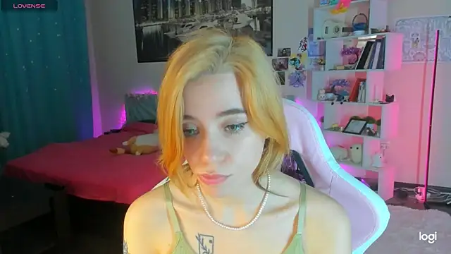 Snapshot of Ramona_Johnson chatting on February 2025 03:31:01 AM Ramona Johnson online show from February 2025 03:31:01 AM