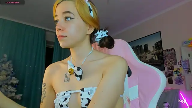 Snapshot of Ramona_Johnson chatting on February 2025 04:03:02 AM Ramona Johnson online show from February 2025 04:03:02 AM