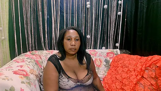 Snapshot of SexcGals chatting on November 2025 06:18:01 PM SexcGals online show from November 2025 06:18:01 PM