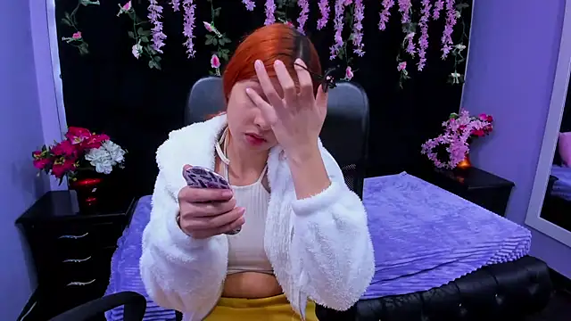 Paris Petit online show from November 2025 03:43:02 PM