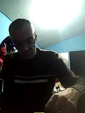 hugosafado333 online show from December 2024 07:35:01 AM