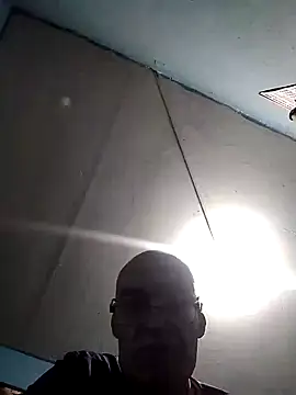 hugosafado333 online show from February 2025 02:06:02 AM