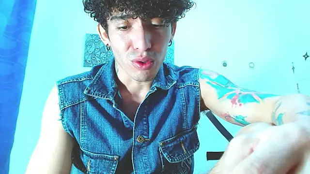 Snapshot of targuerian22 chatting on December 2024 04:00:02 AM targuerian22 online show from December 2024 04:00:02 AM