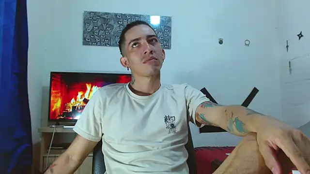 Snapshot of targuerian22 chatting on January 2025 02:39:02 AM targuerian22 online show from January 2025 02:39:02 AM