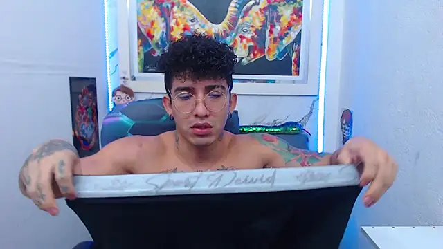 Snapshot of targuerian22 chatting on October 2025 07:19:02 AM targuerian22 online show from October 2025 07:19:02 AM