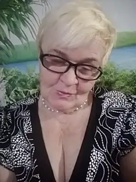 VioletSweet566 online show from December 2024 04:17:01 PM