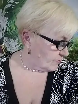 VioletSweet566 online show from December 2024 08:32:01 PM