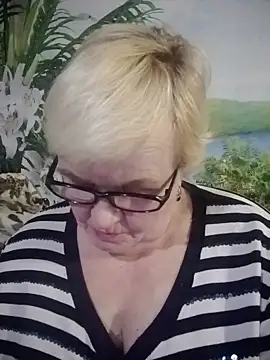 VioletSweet566 online show from January 2025 04:48:01 PM