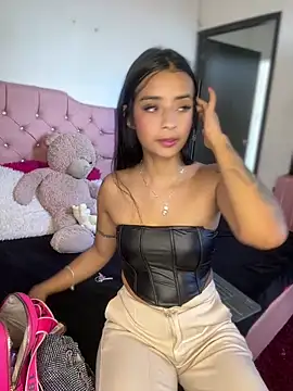 Laura fernandezII online show from January 2025 04:33:01 PM