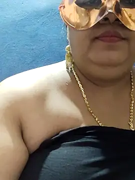 Snapshot of tamilthanushri chatting on February 2025 09:05:02 PM tamilthanushri online show from February 2025 09:05:02 PM