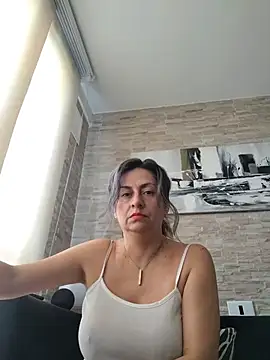 Latiinvenushot online show from May 2026 01:15:02 PM