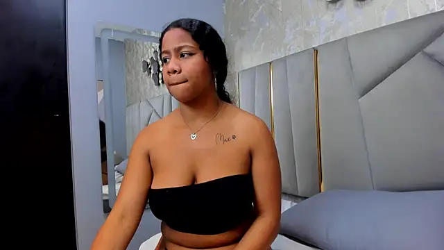 Snapshot of Sofi_Fox_ chatting on January 2025 06:07:01 PM Sofi Fox online show from January 2025 06:07:01 PM