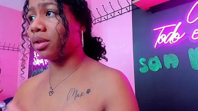 Snapshot of Sofi_Fox_ chatting on March 2025 06:01:02 PM Sofi Fox online show from March 2025 06:01:02 PM