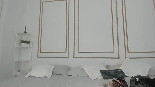 Snapshot of natalia_aguirre1 chatting on February 2025 12:49:02 PM natalia aguirre1 online show from February 2025 12:49:02 PM