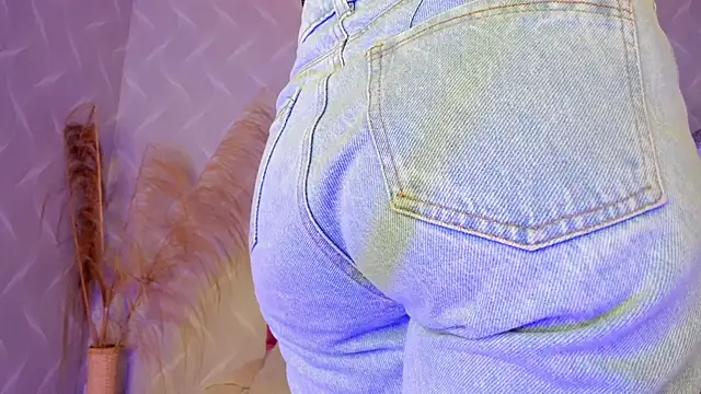 Snapshot of natalia_aguirre1 chatting on February 2025 12:44:02 PM natalia aguirre1 online show from February 2025 12:44:02 PM