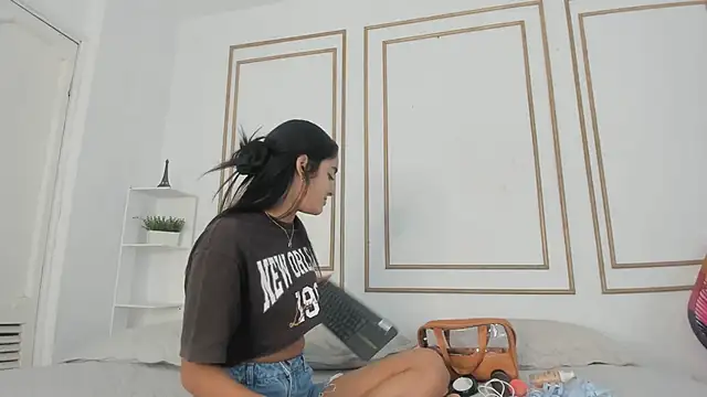 Snapshot of natalia_aguirre1 chatting on February 2025 12:37:02 PM natalia aguirre1 online show from February 2025 12:37:02 PM