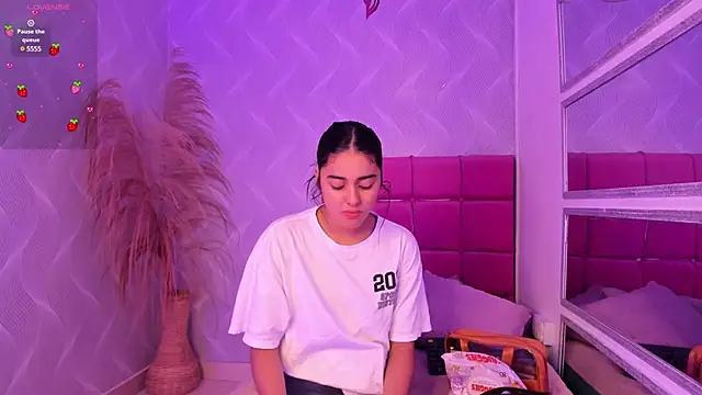 Snapshot of natalia_aguirre1 chatting on February 2025 12:20:01 PM natalia aguirre1 online show from February 2025 12:20:01 PM