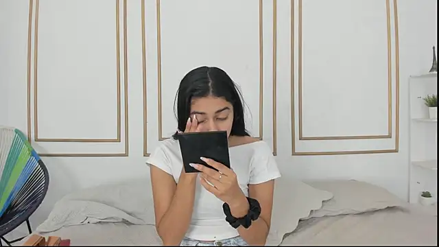 Snapshot of natalia_aguirre1 chatting on March 2025 12:29:01 PM natalia aguirre1 online show from March 2025 12:29:01 PM