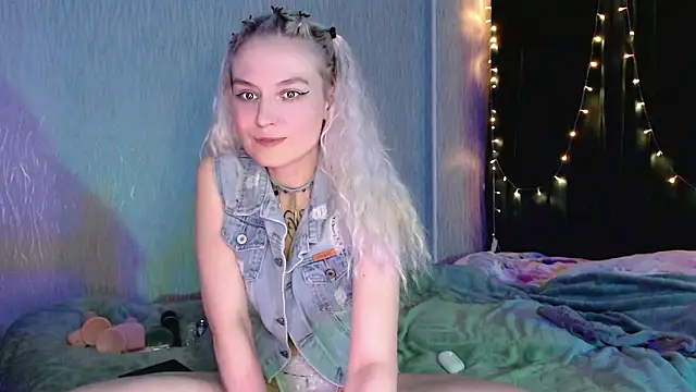 Snapshot of mischellemeow13 chatting on March 2026 01:55:01 AM mischellemeow13 online show from March 2026 01:55:01 AM