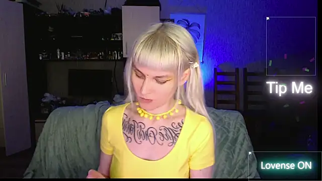 Snapshot of mischellemeow13 chatting on May 2026 12:18:01 AM mischellemeow13 online show from May 2026 12:18:01 AM