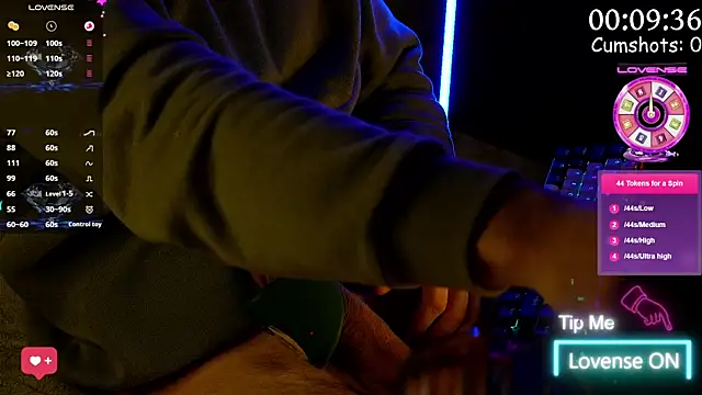 Snapshot of coupleofficial chatting on January 2025 10:01:01 PM coupleofficial online show from January 2025 10:01:01 PM