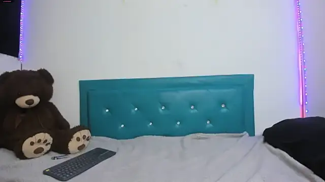 Snapshot of Stardarling_ chatting on January 2025 03:03:02 AM Stardarling online show from January 2025 03:03:02 AM