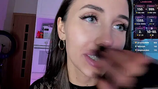 Snapshot of L1TWW chatting on February 2025 02:33:01 AM L1TWW online show from February 2025 02:33:01 AM