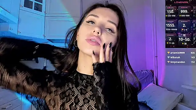 Snapshot of L1TWW chatting on February 2025 10:32:01 PM L1TWW online show from February 2025 10:32:01 PM