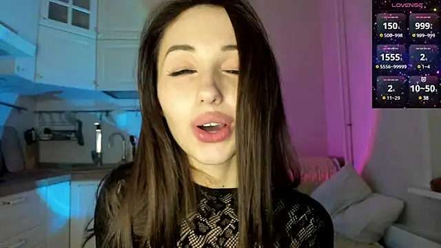 Snapshot of L1TWW chatting on February 2025 10:21:02 PM L1TWW online show from February 2025 10:21:02 PM