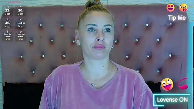 Snapshot of KikiSweet08 chatting on November 2025 05:17:02 AM KikiSweet08 online show from November 2025 05:17:02 AM