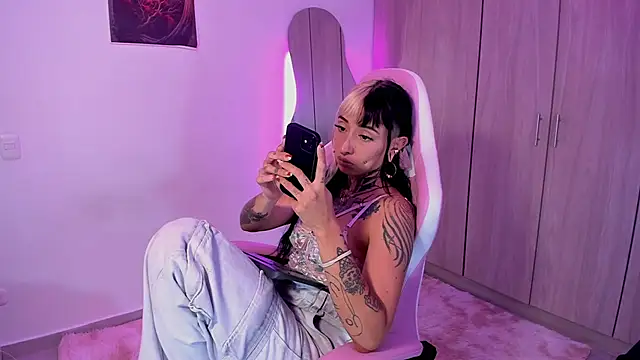 HollyHudsonn online show from March 2025 07:34:02 PM