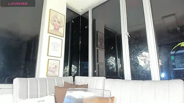 Snapshot of Megan_Lim chatting on February 2025 10:28:01 AM Megan Lim online show from February 2025 10:28:01 AM