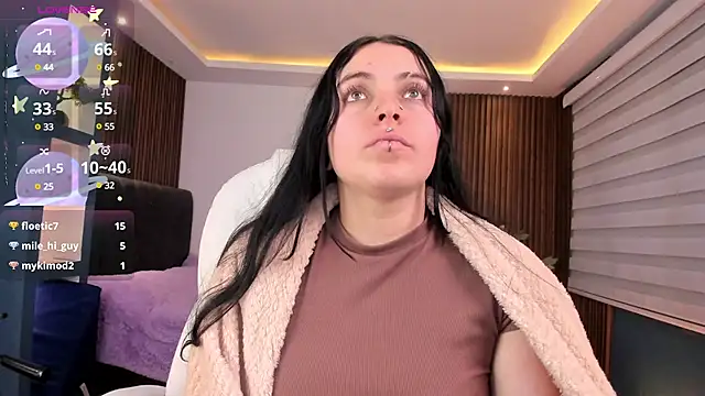 Lucy Smith2 online show from December 2024 08:05:01 AM