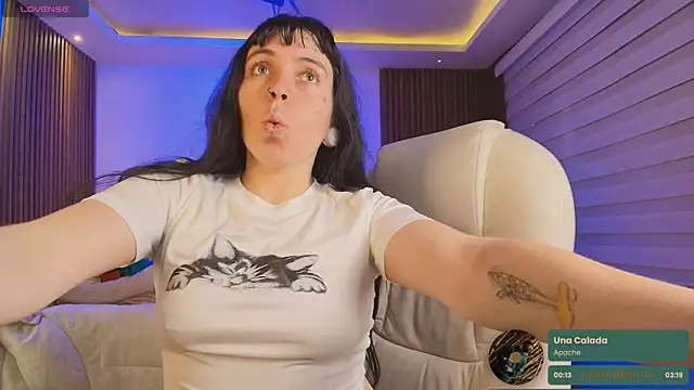 Lucy Smith2 online show from October 2025 07:51:01 PM