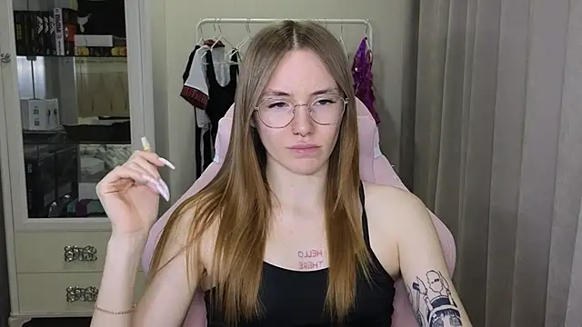 littlevildevil online show from January 2025 01:15:01 PM