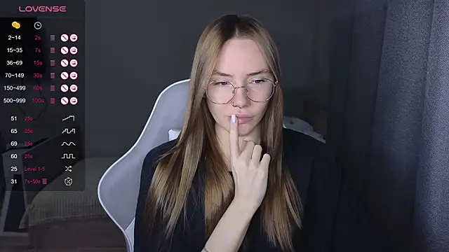 Snapshot of littlevildevil chatting on December 2025 09:04:01 AM littlevildevil online show from December 2025 09:04:01 AM