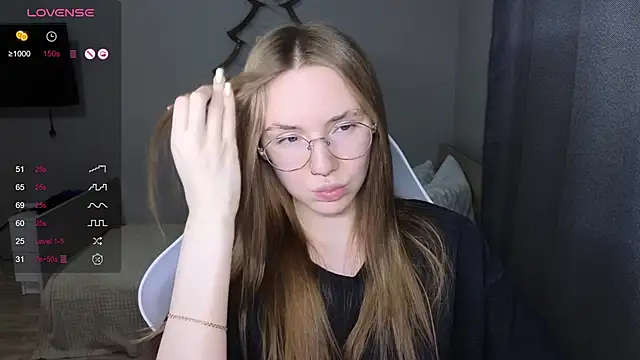 Snapshot of littlevildevil chatting on February 2026 10:53:02 AM littlevildevil online show from February 2026 10:53:02 AM