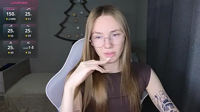 Snapshot of littlevildevil chatting on February 2026 11:02:01 AM littlevildevil online show from February 2026 11:02:01 AM