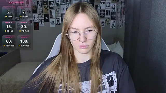 Snapshot of littlevildevil chatting on February 2026 11:11:02 AM littlevildevil online show from February 2026 11:11:02 AM