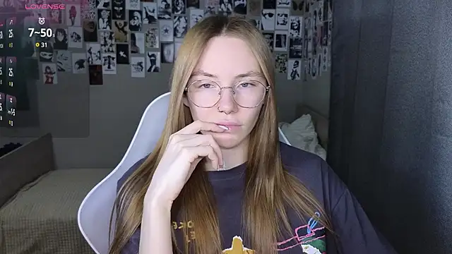 Snapshot of littlevildevil chatting on February 2026 10:56:01 AM littlevildevil online show from February 2026 10:56:01 AM