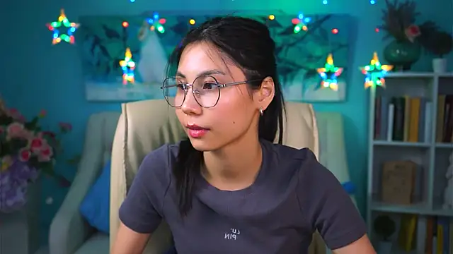 Snapshot of LittleSally__ chatting on December 2024 11:16:01 AM LittleSally online show from December 2024 11:16:01 AM