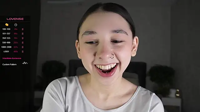 Snapshot of AislyEmbury chatting on January 2025 07:20:01 PM AislyEmbury online show from January 2025 07:20:01 PM