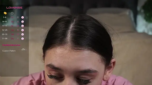 Snapshot of AislyEmbury chatting on February 2025 04:46:02 AM AislyEmbury online show from February 2025 04:46:02 AM