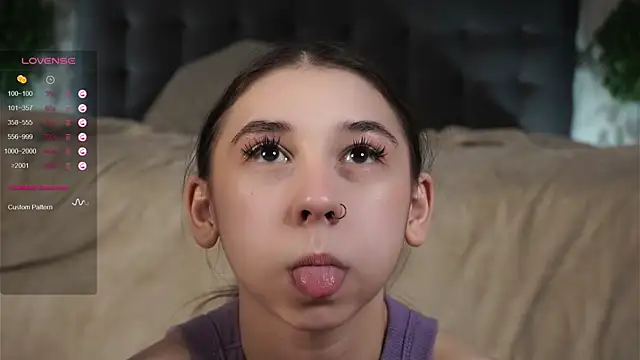 Snapshot of AislyEmbury chatting on February 2025 03:18:01 AM AislyEmbury online show from February 2025 03:18:01 AM