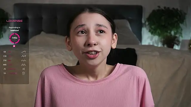 Snapshot of AislyEmbury chatting on February 2025 10:21:01 PM AislyEmbury online show from February 2025 10:21:01 PM