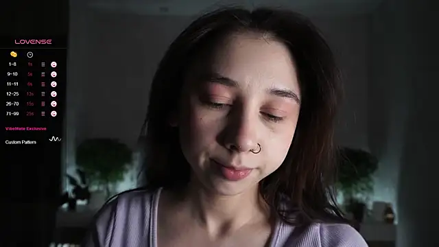 Snapshot of AislyEmbury chatting on February 2025 01:46:02 AM AislyEmbury online show from February 2025 01:46:02 AM