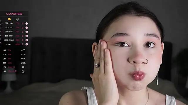 Snapshot of AislyEmbury chatting on March 2025 07:28:02 PM AislyEmbury online show from March 2025 07:28:02 PM