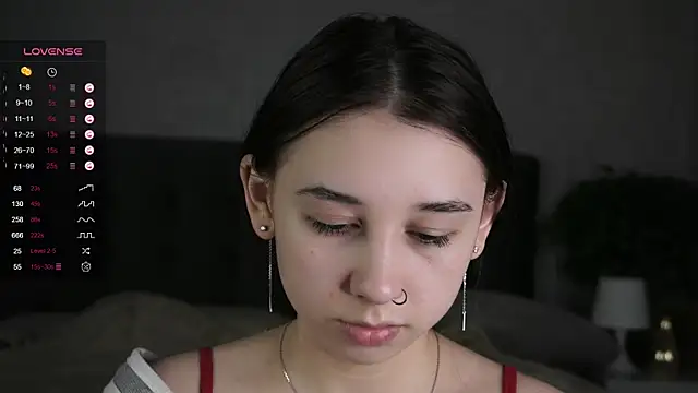 Snapshot of AislyEmbury chatting on March 2025 03:37:01 AM AislyEmbury online show from March 2025 03:37:01 AM