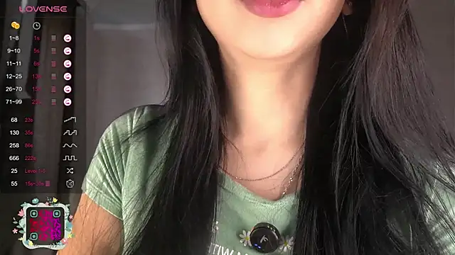 Snapshot of AislyEmbury chatting on October 2025 06:03:02 AM AislyEmbury online show from October 2025 06:03:02 AM